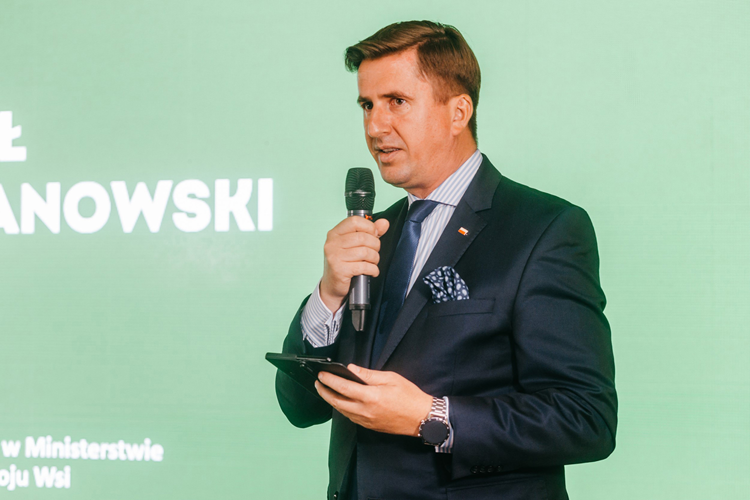 Sekretarz stanu Rafał Romanowski podczas wystąpienia / Fot. KZGPOiW