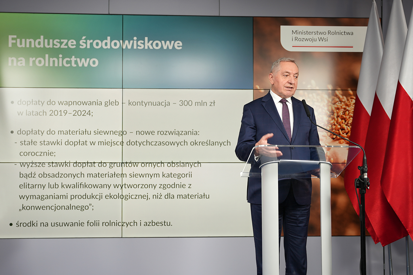 Wicepremier Henryk Kowalczyk podczas wystąpienia na konferencji / Fot. MRiRW
