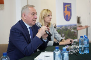 Wicepremier Henryk Kowalczyk podczas wystąpienia w gminie Miedzna / Fot. MRiRW