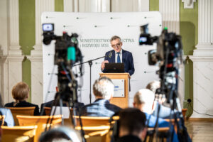 Dyrektor Departamentu Rynków Rolnych Waldemar Guba podczas wystąpienia / fot. MRiRW