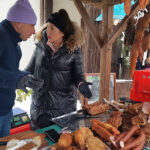 18.12.2022 Kielce. Kiermasz bożonarodzeniowy przed Dworkiem Laszczyków / Fot. Marzena Smoręda - Radio Kielce
