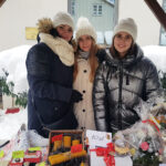 18.12.2022 Kielce. Kiermasz bożonarodzeniowy przed Dworkiem Laszczyków / Fot. Marzena Smoręda - Radio Kielce