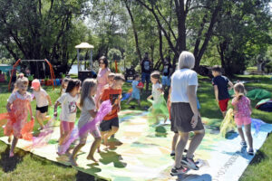 26.05.2024. Ciekoty. „Śniadaniówka na trawie” / Fot. Centrum Edukacji i Kultury Szklany Dom