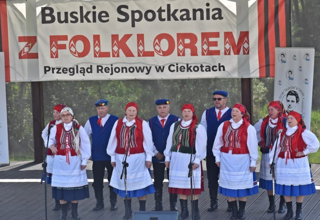 Buskie Spotkania z Folklorem - przegląd rejonowy w Ciekotach / Fot. Centrum Edukacji i Kultury Szklany Dom
