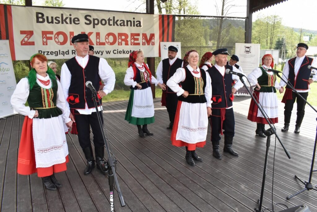 Buskie Spotkania z Folklorem - przegląd rejonowy w Ciekotach / Fot. Centrum Edukacji i Kultury Szklany Dom