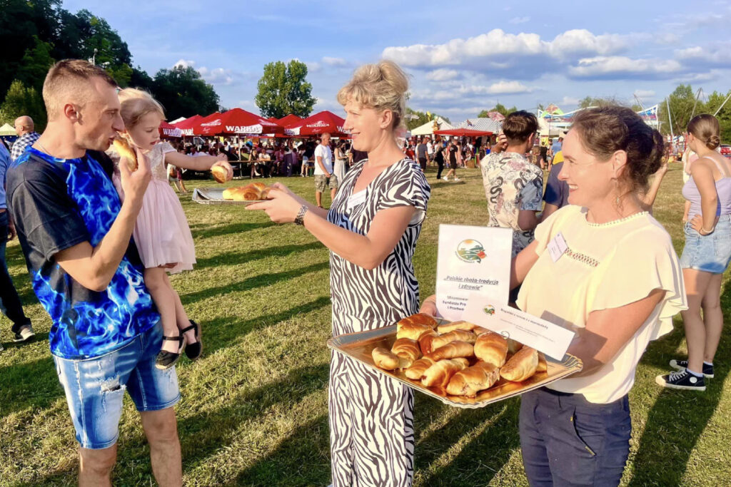 Pikniki promujące dobrej jakości żywność, produkty regionalne, tradycyjne i ekologiczne ze Świętokrzyską Izbą Rolniczą / Fot. Świętokrzyska Izba Rolnicza w Kielcach