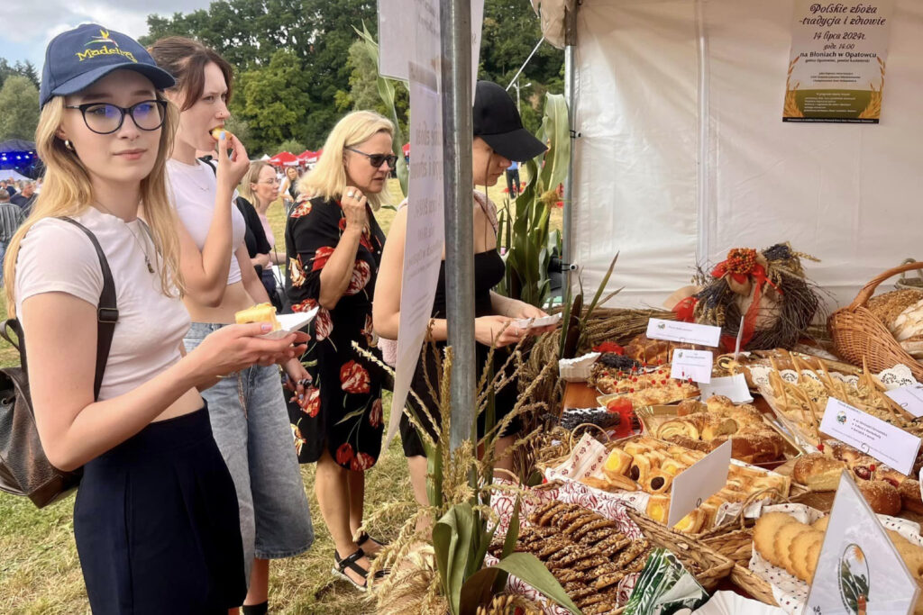 Pikniki promujące dobrej jakości żywność, produkty regionalne, tradycyjne i ekologiczne ze Świętokrzyską Izbą Rolniczą / Fot. Świętokrzyska Izba Rolnicza w Kielcach