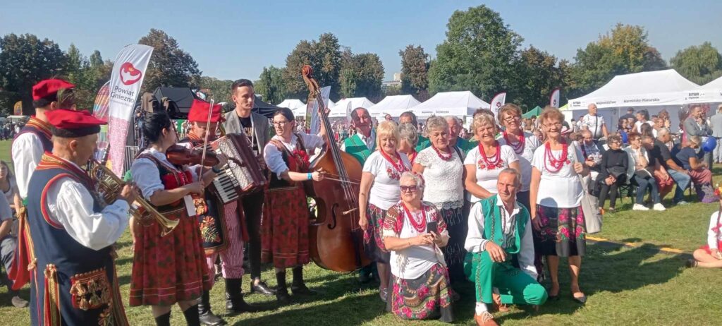 Koła Gospodyń Wiejskich z powiatu koneckiego oraz ze Skarżyska Kościelnego wzięły udział w Ogólnopolskim Finale Bitwy Regionów w Gnieźnie / Fot. Marzena Smoręda - Radio Kielce