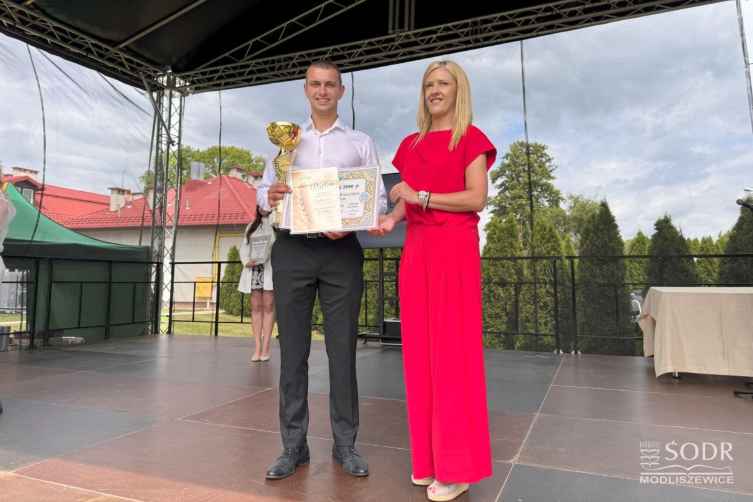 Mistrz Wojewódzki Konkursu AgroLiga 2025 w kategorii Firma oraz Agnieszka Pietrzak, dyrektor ŚODR Modliszewice / Fot. ŚODR