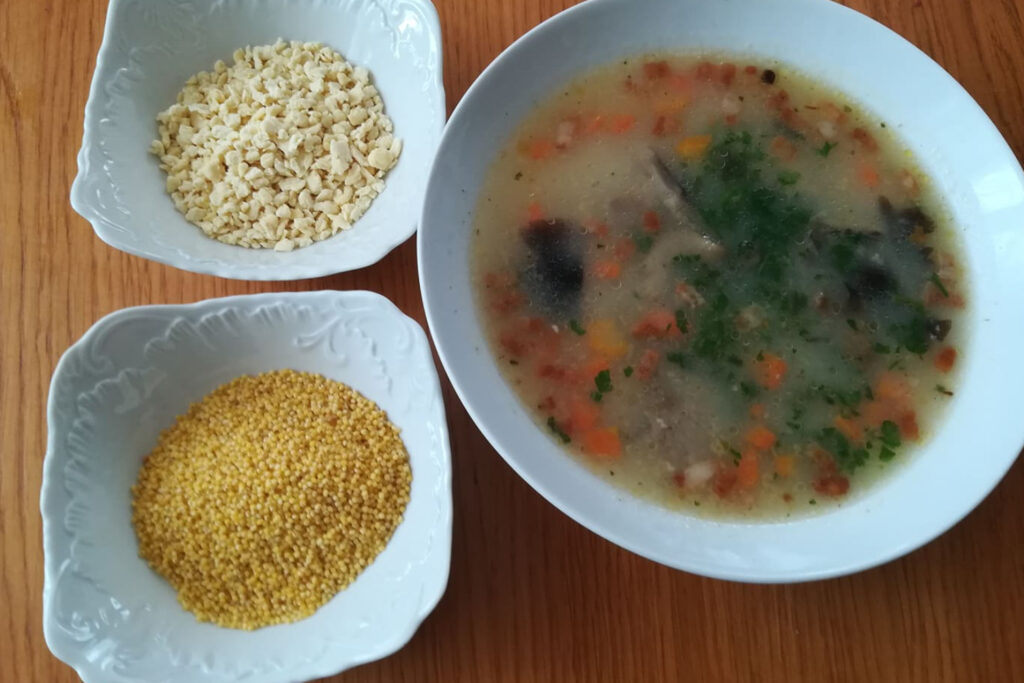 Jaglanka z kurkami / Fot. ŚODR